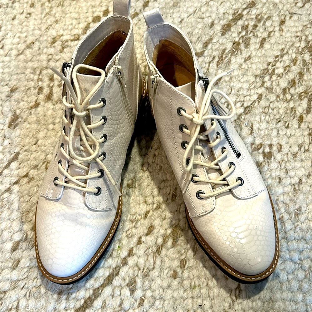 Naturalizer Eeva Cream Bootie